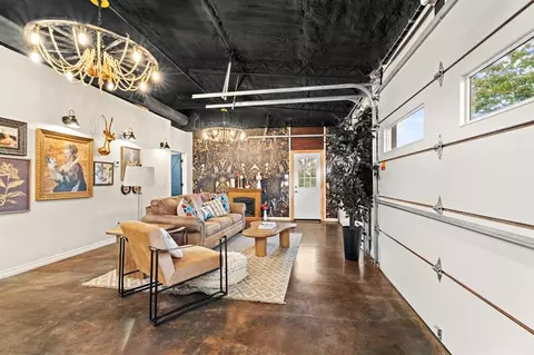 Living - 11600 E Coffee Creek Rd, Arcadia, OK 73007 photo 3 of 4