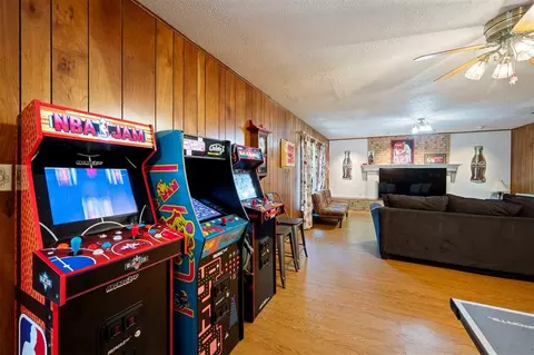 Living - 334 Shrouder Rd, Broken Bow, OK 74728 photo 2 of 3