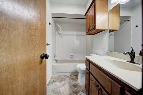 Bath - 2115 Teresa Dr, Norman, OK 73071 photo 2 of 3