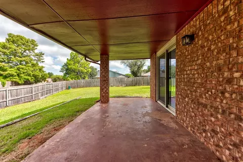 Exterior - 2115 Teresa Dr, Norman, OK 73071 photo 4 of 6
