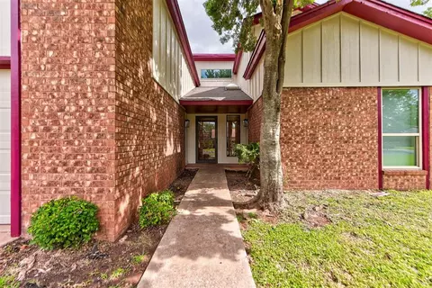 Exterior - 2115 Teresa Dr, Norman, OK 73071 photo 3 of 6