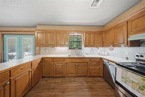 Kitchen - 662 S Range Rd, Mcloud, OK 74851 photo 2 of 3