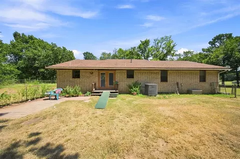 Exterior - 662 S Range Rd, Mcloud, OK 74851 photo 7 of 10