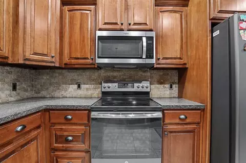 Kitchen - 403 Scissor Tail Ln, Tuttle, OK 73089 photo 2 of 3