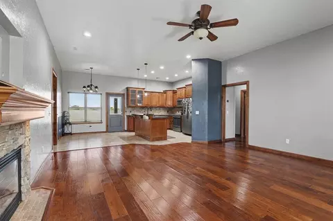 Living - 403 Scissor Tail Ln, Tuttle, OK 73089 photo 3 of 3
