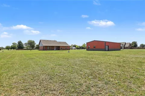 Exterior - 403 Scissor Tail Ln, Tuttle, OK 73089 photo 5 of 6