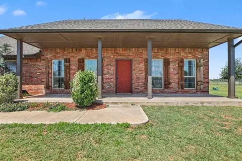 Exterior - 403 Scissor Tail Ln, Tuttle, OK 73089 photo 2 of 6
