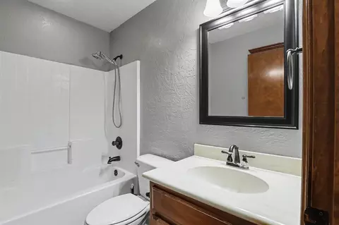 Bath - 403 Scissor Tail Ln, Tuttle, OK 73089 photo 4 of 4