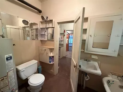 Bath - 104 W Johnny Bench St, Binger, OK 73009 photo 1 of 2