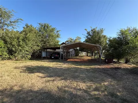 Exterior - 104 W Johnny Bench St, Binger, OK 73009 photo 7 of 12