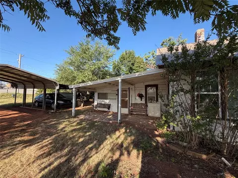 Exterior - 104 W Johnny Bench St, Binger, OK 73009 photo 2 of 12