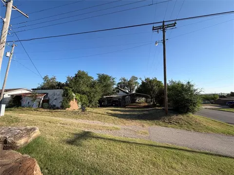 Exterior - 104 W Johnny Bench St, Binger, OK 73009 photo 6 of 12