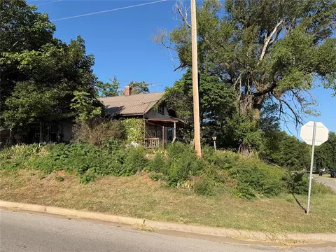 Exterior - 104 W Johnny Bench St, Binger, OK 73009 photo 5 of 12