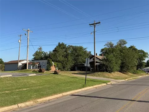 Other - 104 W Johnny Bench St, Binger, OK 73009 photo 2 of 8