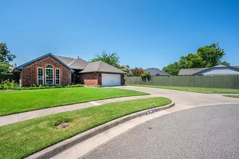 300 Ramsey Ct, Norman, OK 73072