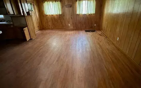 Living - 18492 E 1270 Rd, Sayre, OK 73662 photo 2 of 2