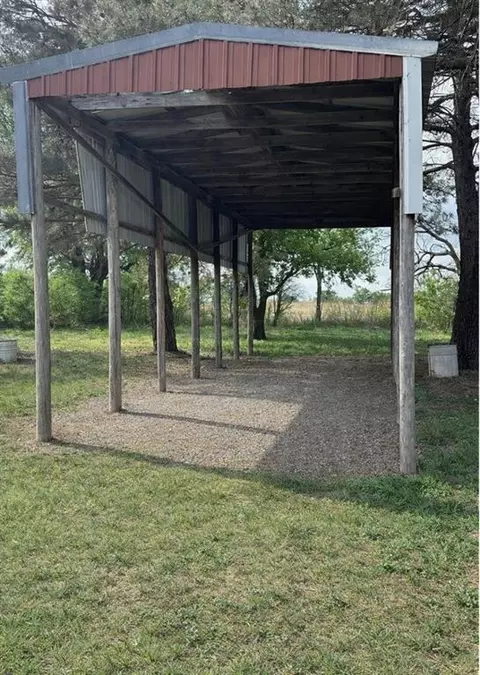 Exterior - 18492 E 1270 Rd, Sayre, OK 73662 photo 4 of 4
