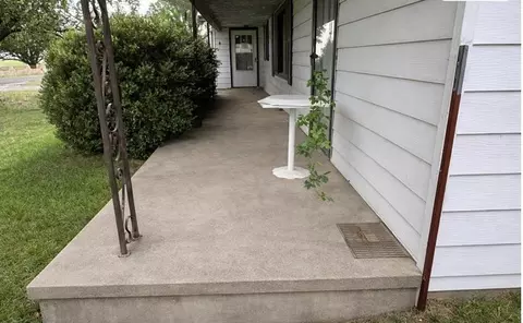 Exterior - 18492 E 1270 Rd, Sayre, OK 73662 photo 3 of 4