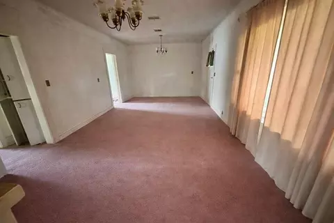 Living - 18492 E 1270 Rd, Sayre, OK 73662 photo 1 of 2