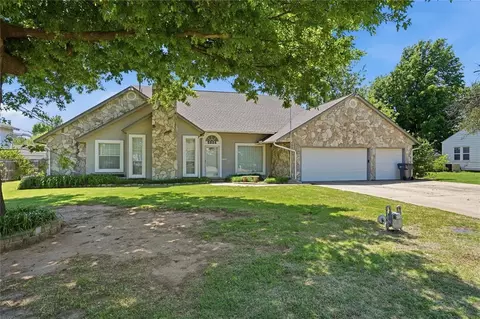 5804 NW 53rd St, Warr Acres, OK 73122