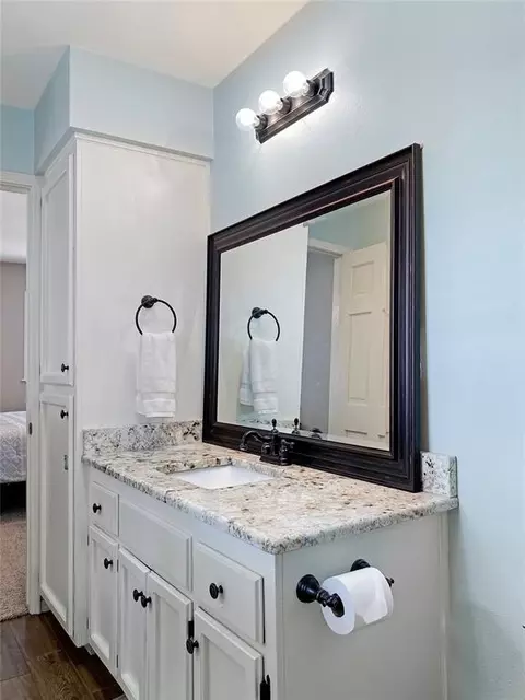 Bath - 17320 E 1250 Rd, Erick, OK 73645 photo 3 of 4