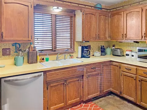 Kitchen - 17320 E 1250 Rd, Erick, OK 73645 photo 2 of 4