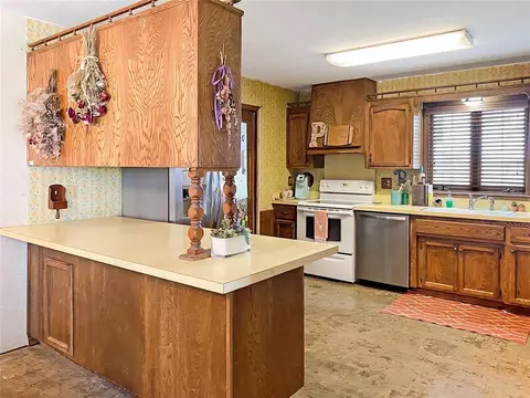 Kitchen - 17320 E 1250 Rd, Erick, OK 73645 photo 3 of 4