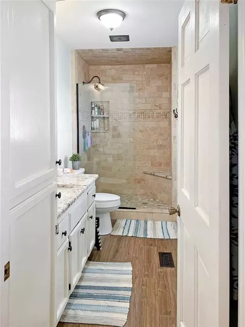 Bath - 17320 E 1250 Rd, Erick, OK 73645 photo 1 of 4