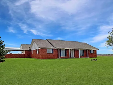 Exterior - 17320 E 1250 Rd, Erick, OK 73645 photo 5 of 8