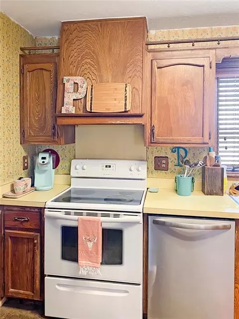 Kitchen - 17320 E 1250 Rd, Erick, OK 73645 photo 4 of 4