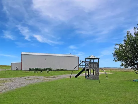 Exterior - 17320 E 1250 Rd, Erick, OK 73645 photo 2 of 8