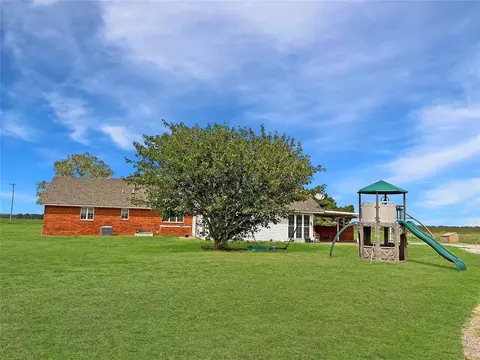 Exterior - 17320 E 1250 Rd, Erick, OK 73645 photo 4 of 8