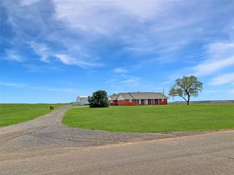 Exterior - 17320 E 1250 Rd, Erick, OK 73645 photo 3 of 8