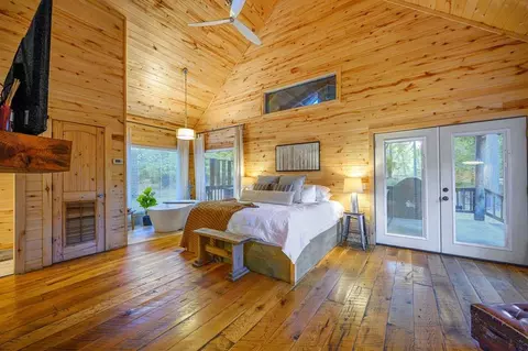 Bedroom - 45 Pine Knot Trl, Broken Bow, OK 74728 photo 1 of 2