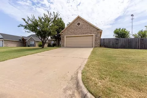 Exterior - 2318 Tailwind Dr, Purcell, OK 73080 photo 3 of 10
