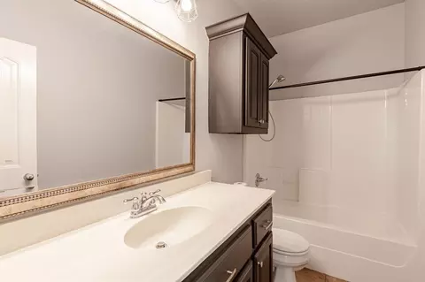 Bath - 2318 Tailwind Dr, Purcell, OK 73080 photo 4 of 4