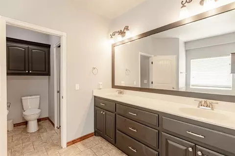 Bath - 2318 Tailwind Dr, Purcell, OK 73080 photo 2 of 4