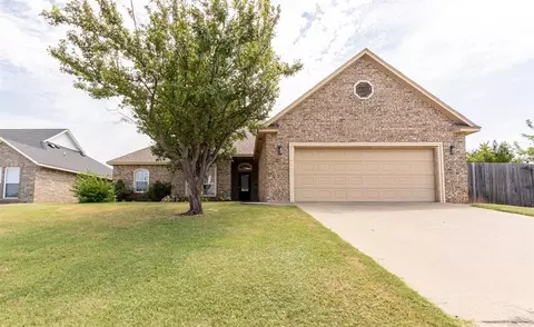 Exterior - 2318 Tailwind Dr, Purcell, OK 73080 photo 4 of 10