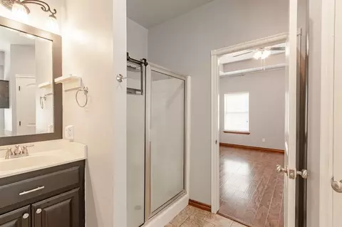 Bath - 2318 Tailwind Dr, Purcell, OK 73080 photo 3 of 4