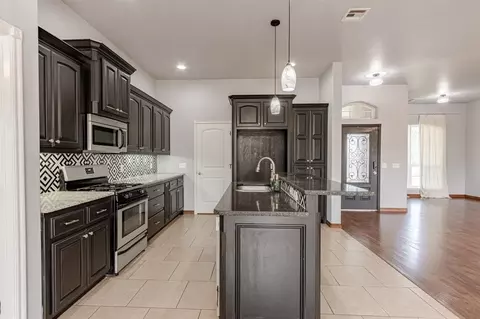 Kitchen - 2318 Tailwind Dr, Purcell, OK 73080 photo 2 of 4