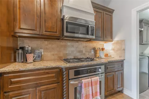Kitchen - 4933 Champlain Pl, Edmond, OK 73025 photo 2 of 4
