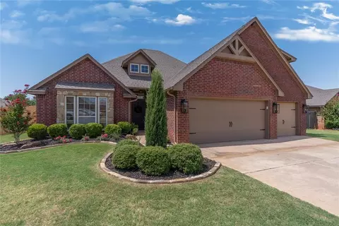 Exterior - 4933 Champlain Pl, Edmond, OK 73025 photo 3 of 4