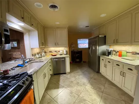 Kitchen - 824 Elm St, Altus, OK 73521 photo 1 of 1
