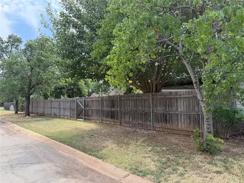 824 Elm St, Altus, OK 73521 photo 5