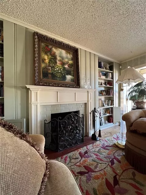 Living - 824 Elm St, Altus, OK 73521 photo 3 of 3
