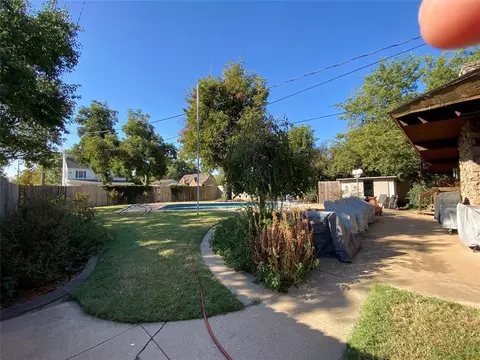 Exterior - 824 Elm St, Altus, OK 73521 photo 4 of 8