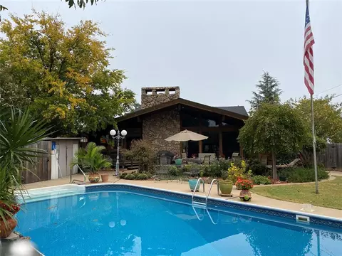 Exterior - 824 Elm St, Altus, OK 73521 photo 8 of 8