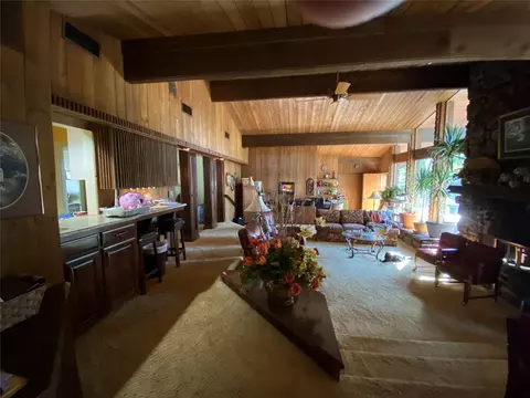 Living - 824 Elm St, Altus, OK 73521 photo 2 of 3