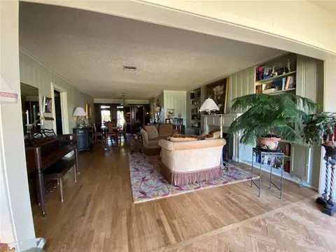 Living - 824 Elm St, Altus, OK 73521 photo 1 of 3