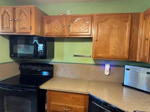 Kitchen - 115847 S 4197 Rd, Checotah, OK 74426 photo 2 of 2